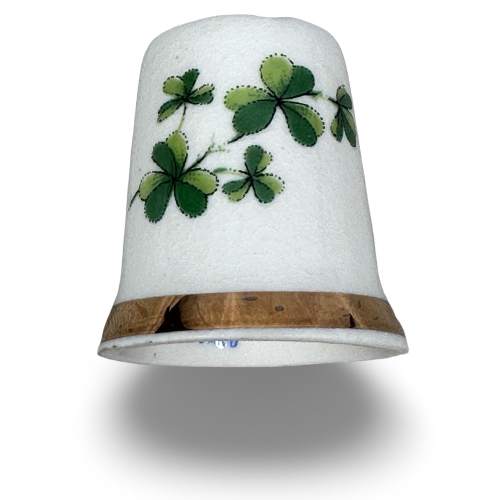 Sandford Fine Bone China Thimble Green Shamrocks Gold Trim Made in England 1"